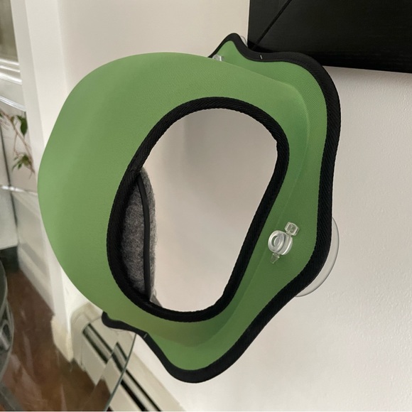 Ez Mount green Window Pod. 27” x 20” - Picture 4 of 5